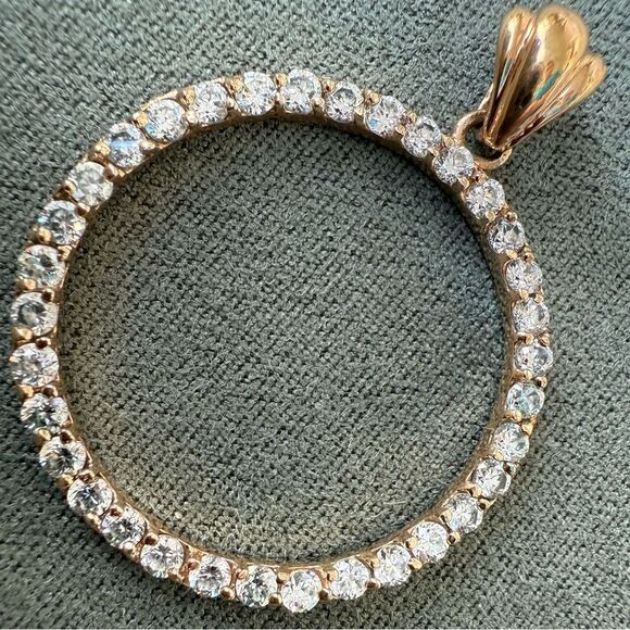 STUNNING LARGE GOLDTONE CRYSTAL CIRCLE PENDANT ✨ - Picture 4 of 17